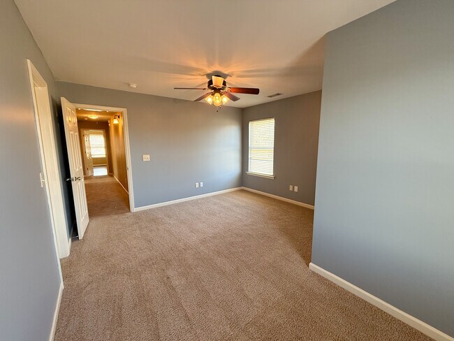 Building Photo - 1252 Washington Dr