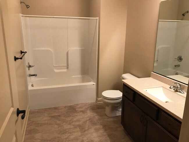 Building Photo - 2810 Bobcat Dr