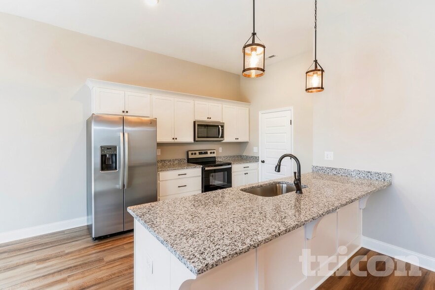 Building Photo - 341 Green Hills Dr