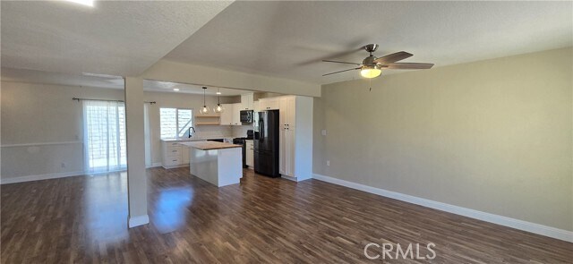 Building Photo - 751 Vía Los Santos