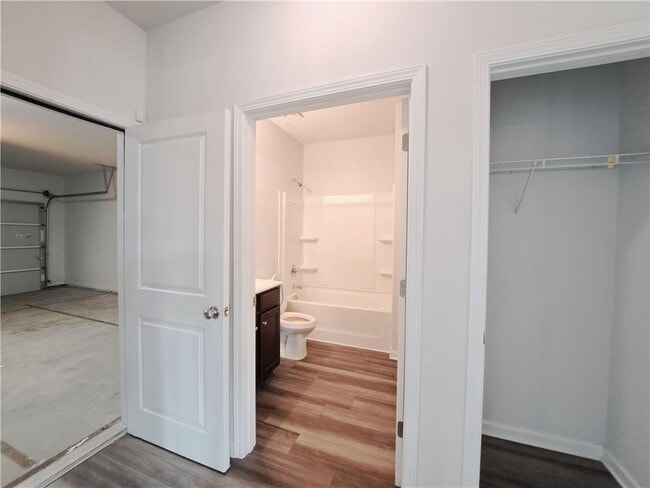 Building Photo - 3329 Long Creek Dr