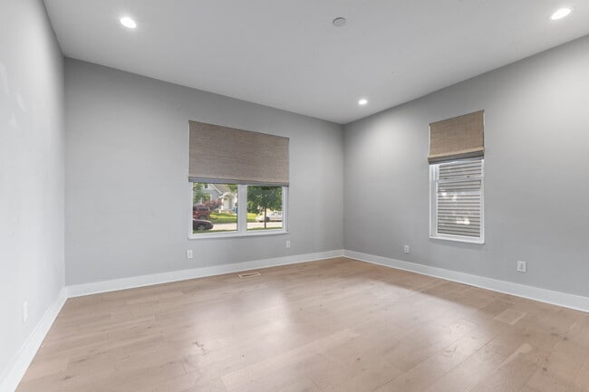 Building Photo - 1806 Woodlawn Ave
