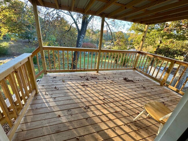 Building Photo - 3 Bedroom Home in Saks!