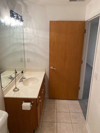 Full Bathroom - 9 Daytona Beach Dr