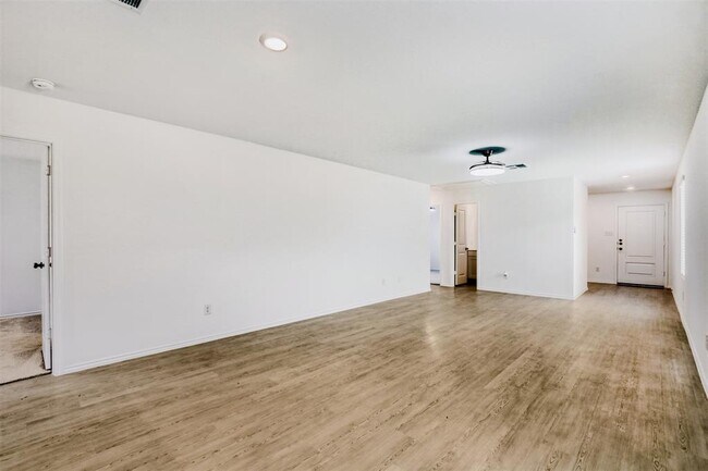 Building Photo - 206 Kings Row Ln