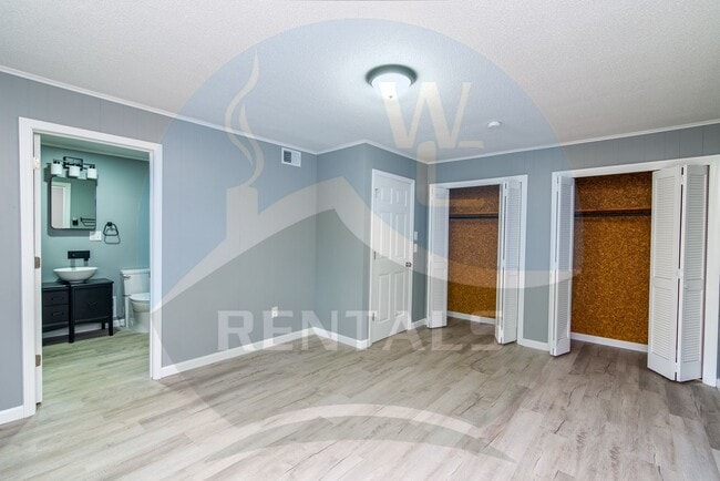 Building Photo - Beautifully remodeled 4 bedroom 2 bath hom...