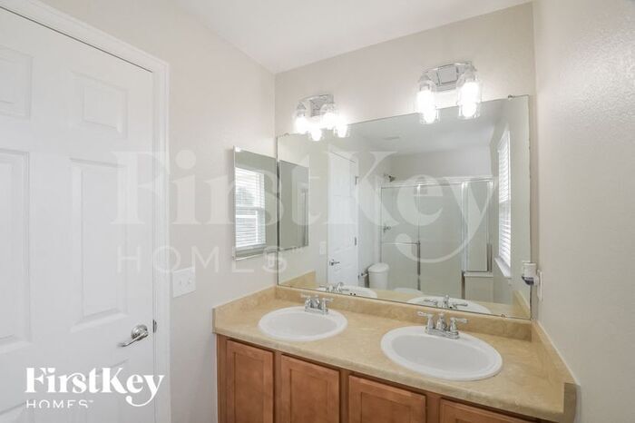 Building Photo - 892 Willow Dr