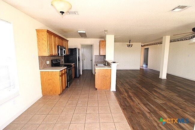 Building Photo - 5707 Schneider Dr