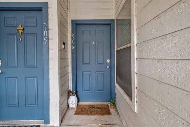 Building Photo - 6000-9 Shepherd Mountain Cove