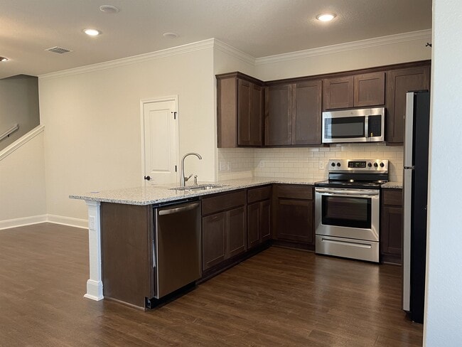 Building Photo - 2202 Sandlewood Cv