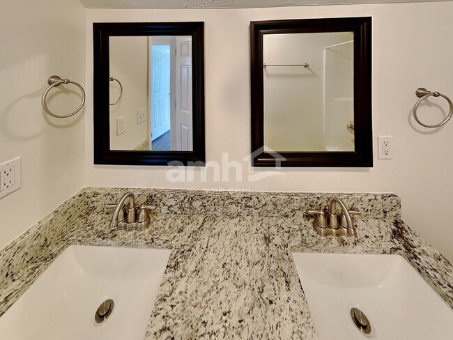 Building Photo - 515 Stetson Ct