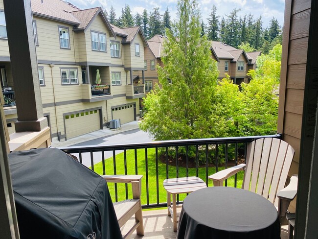 Building Photo - Incredible Custom Townhome