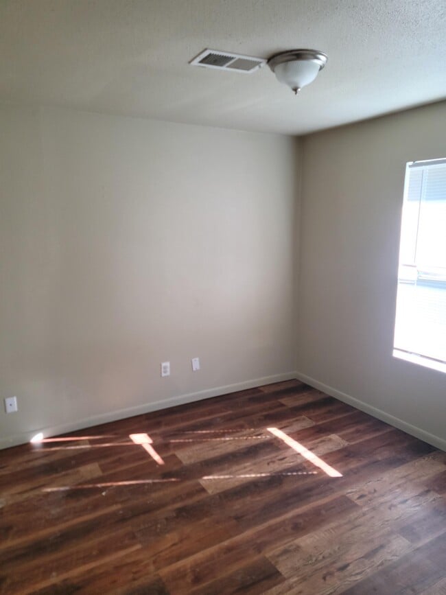 Building Photo - 9 Parkland Cir