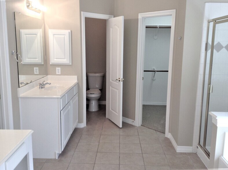 Building Photo - 1322 Ventura Canyon Dr