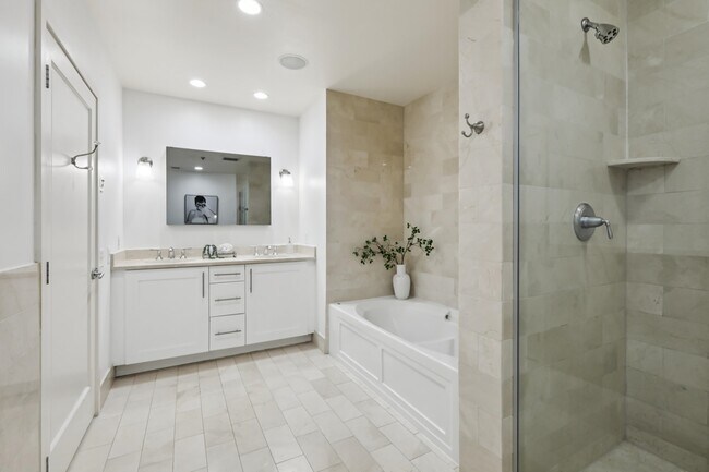 Building Photo - 1025 Maxwell Ln