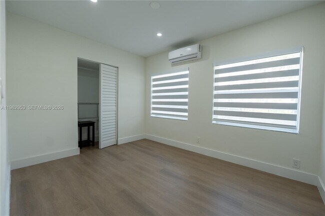 Building Photo - 1615 NE 9th St