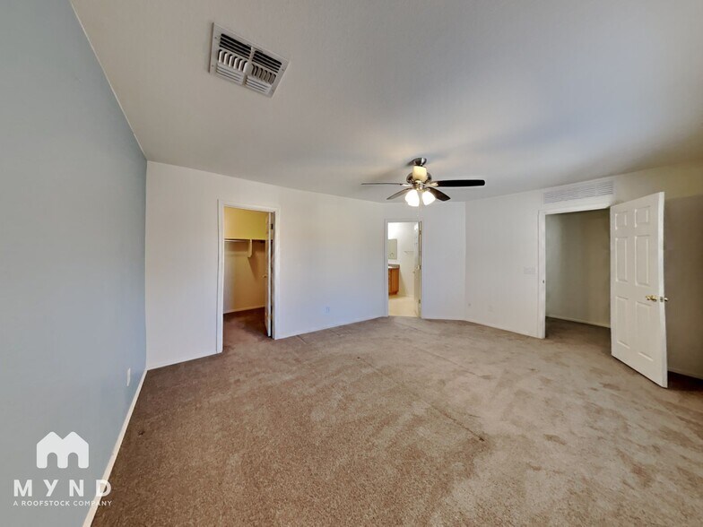 Building Photo - 4230 E Deer Dancer Way