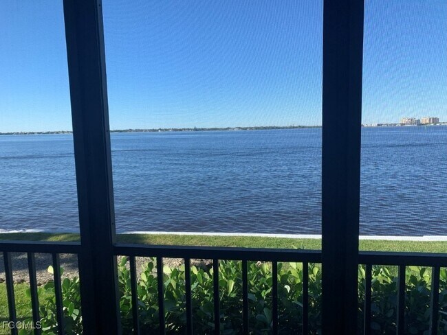 Building Photo - 1925 Clifford St