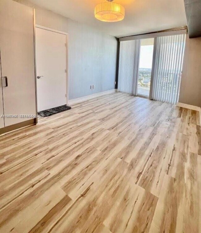 Building Photo - 1850 S Ocean Dr