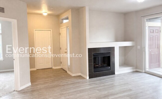 Building Photo - 3 Bed & 2 Bath Condo in Fort Collins / Coming Soon!