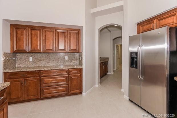 Building Photo - 2560 Jardin Manor