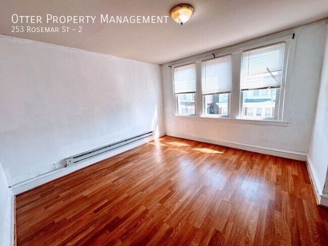 Building Photo - 253 Rosemar St