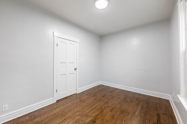 Building Photo - 3000 S Homan Ave