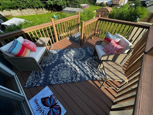 Building Photo - Private Pool, Firepit, BBQ - A FUN place to RELAX. Fully furnished and fully stocked.