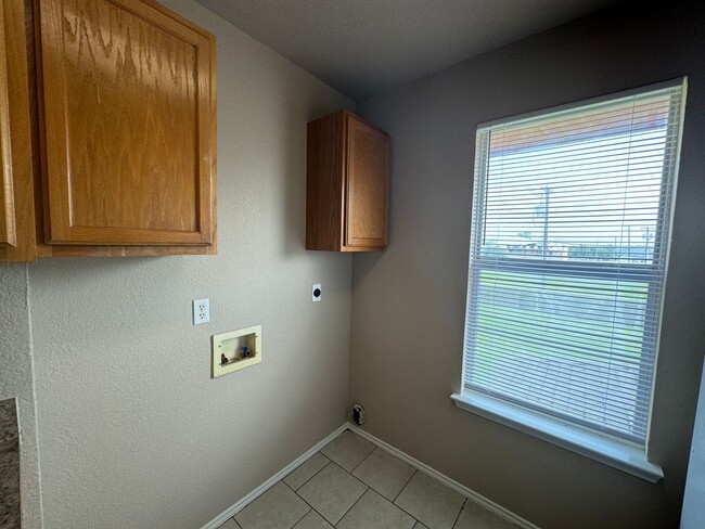 Building Photo - 5702 Greengate Dr