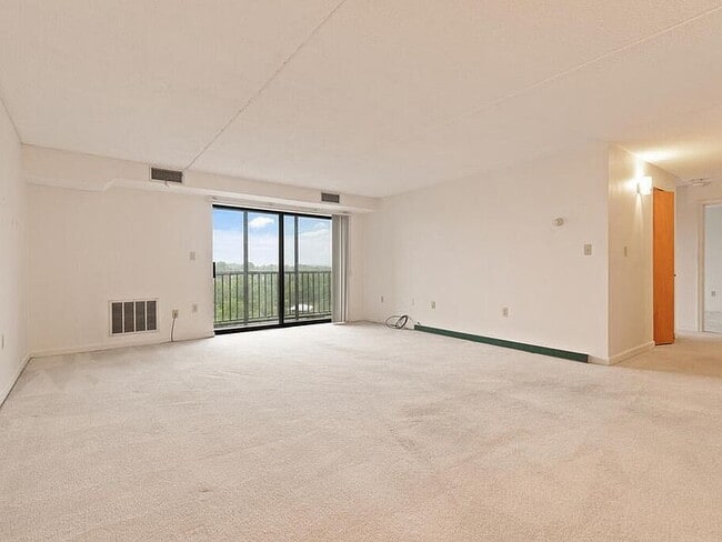 Building Photo - 100 High St