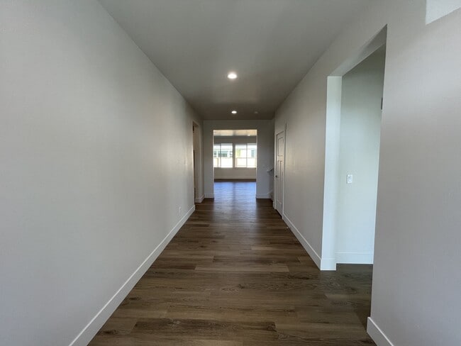 Building Photo - Beautiful 4 Bedroom, 3.5 Bathroom Home in Prescott Ranch!