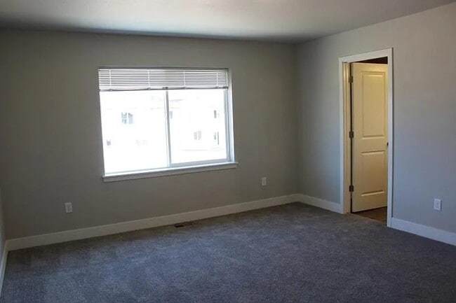 Building Photo - 2202 Mackinac St