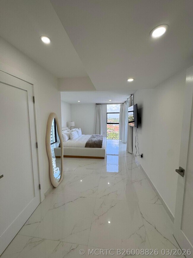 Building Photo - 20515 E Country Club Dr