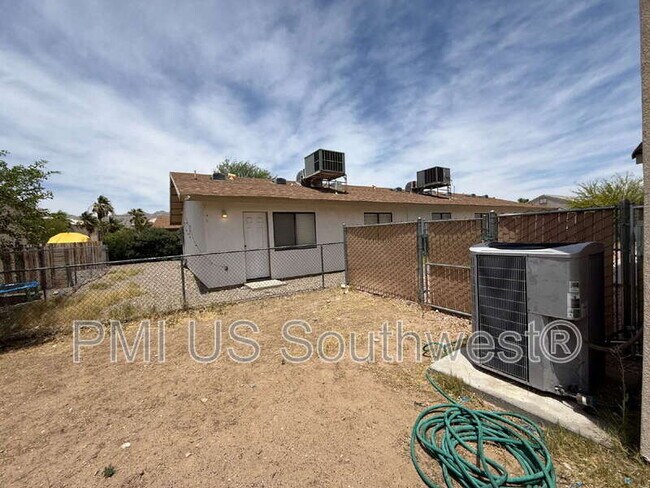 Building Photo - 384 Anna Cir