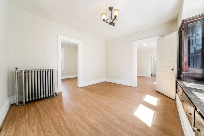 Building Photo - 3402 Roehl Ave