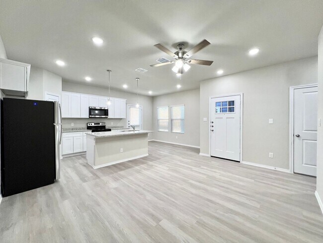 Building Photo - Brand New Duplex in New East Parks Community