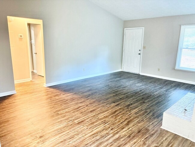 Building Photo - Welcome to this charming 2-bedroom, 1-bath...