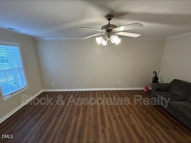 Building Photo - 914 Savin Landing