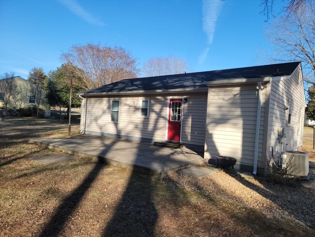 Building Photo - For Rent – Charming 3 Bedroom Rancher – $1,800/Month