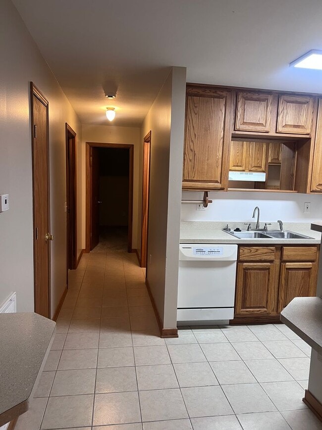 Building Photo - Well-maintained 2-bedroom, 1-bath house in a great location