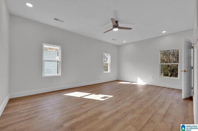 Building Photo - 1720 34th Pl N