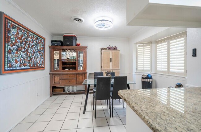 Building Photo - 3518 Fairmont Dr