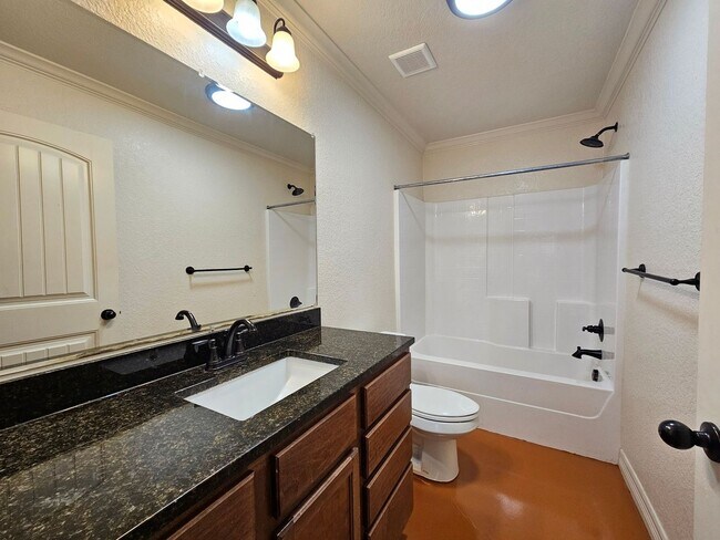 Building Photo - 803 Leifester Cir