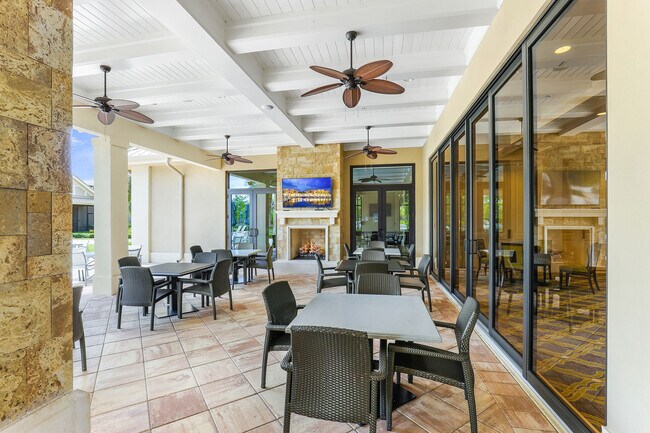 Building Photo - 7638 Jacaranda Ln