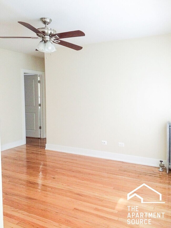 Building Photo - 516 W Cornelia Ave