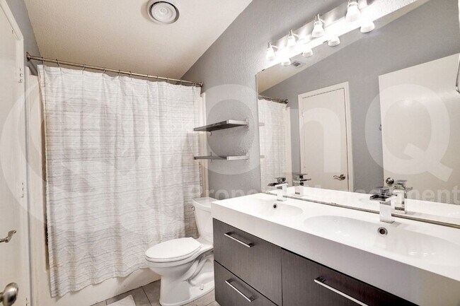 Building Photo - 5712 Hudson St