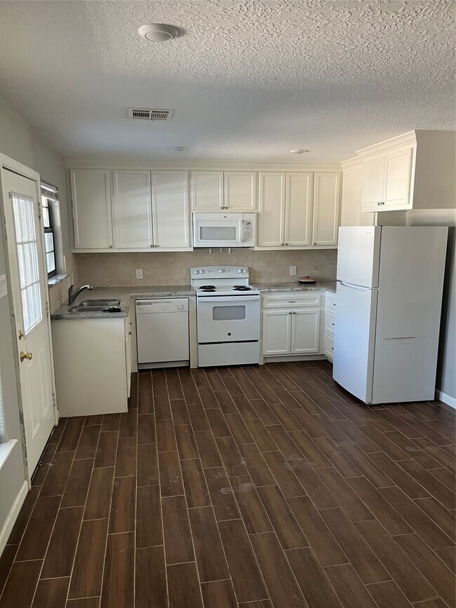 Building Photo - 18222 Bonnie Alice Dr