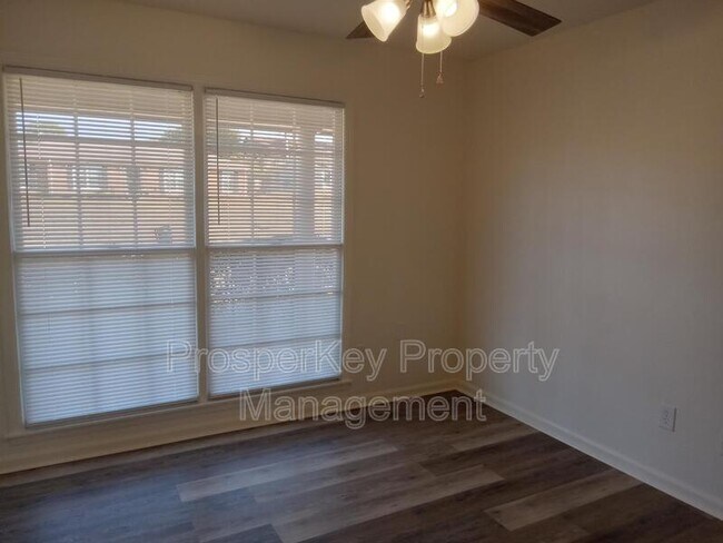 Building Photo - 137 Sycamore Ct