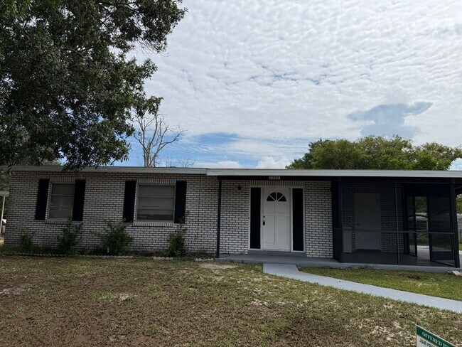 Building Photo - Three bedrooms one bath Deltona