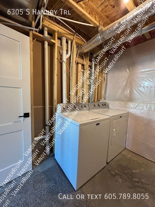 Building Photo - 6305 S Hannby Trl